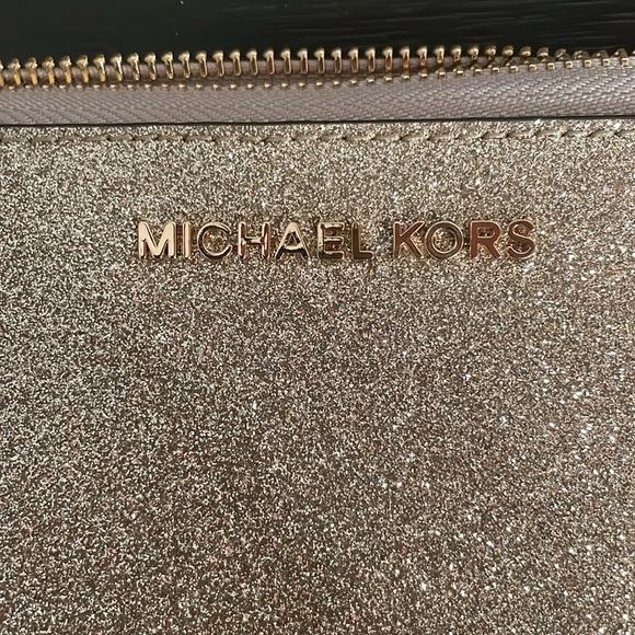 Michael Kors Wallet Glitter Gold Color - Picture 2 of 4
